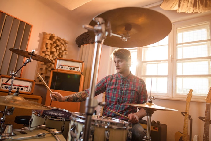 Perhatikan jumlah isi drum set