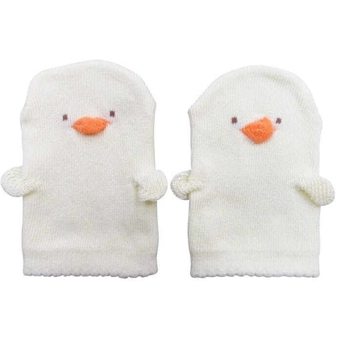 Agar bayi tampil makin lucu, belilah set sarung tangan bayi dan kaos kaki bayi bermotif senada