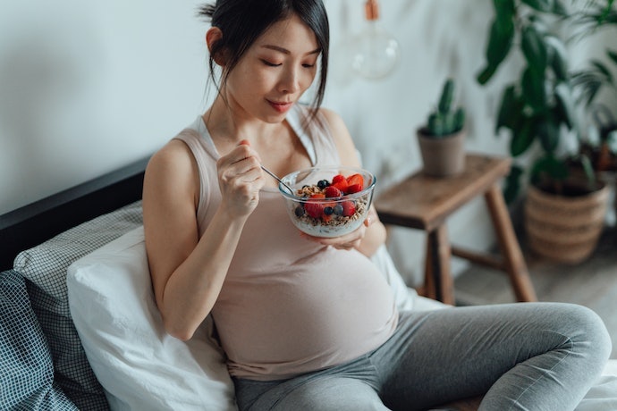 Untuk promil, ibu hamil, dan ibu menyusui, hindari goji berry dengan tambahan pemanis dan pengawet