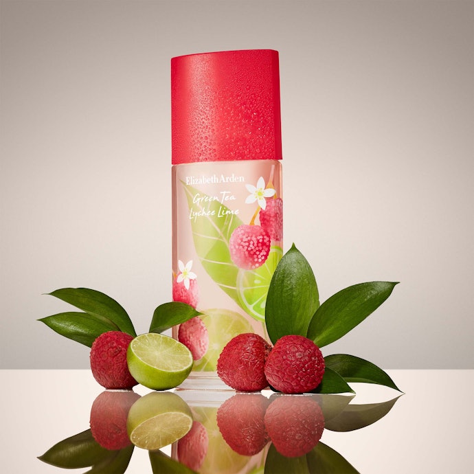 Untuk wangi fresh, cari parfum Elizabeth Arden beraroma citrus dan fruity, seperti Green Tea Lychee Lime dan Green Tea Yuzu