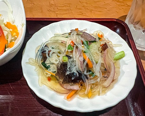 Utamakan soun dari pati umbi-umbian atau soun lokal bila Anda mau memasak lumpa isi soun atau tumis