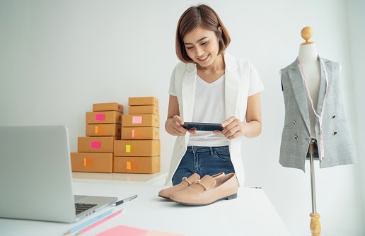 Untuk jualan online, pertimbangkan aplikasi dengan ragam preset dan template menarik
