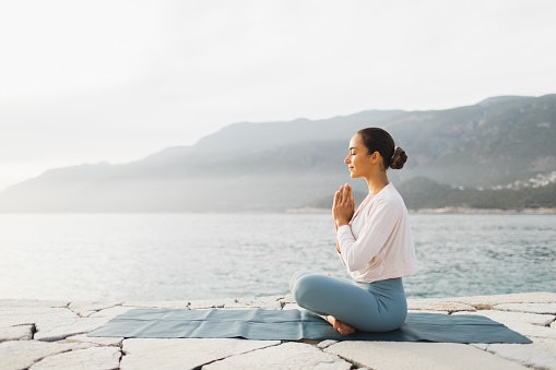 Pilihlah buku tentang mindfulness bila Anda ingin melatih cara berpikir agar hidup lebih tenang