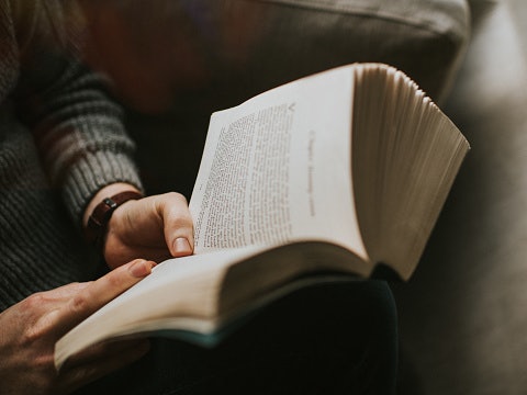 Untuk Anda yang studi ilmu filsafat, cari buku filsafat dalam kategori buku ajar atau buku pendidikan