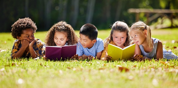 Pertimbangkan buku cerita bahasa Inggris yang mengajarkan nilai-nilai tertentu