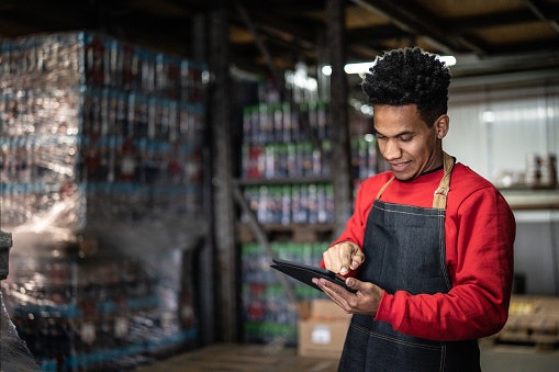 Pertimbangkan aplikasi yang dapat terintegrasi ke banyak platform, misalnya web di laptop