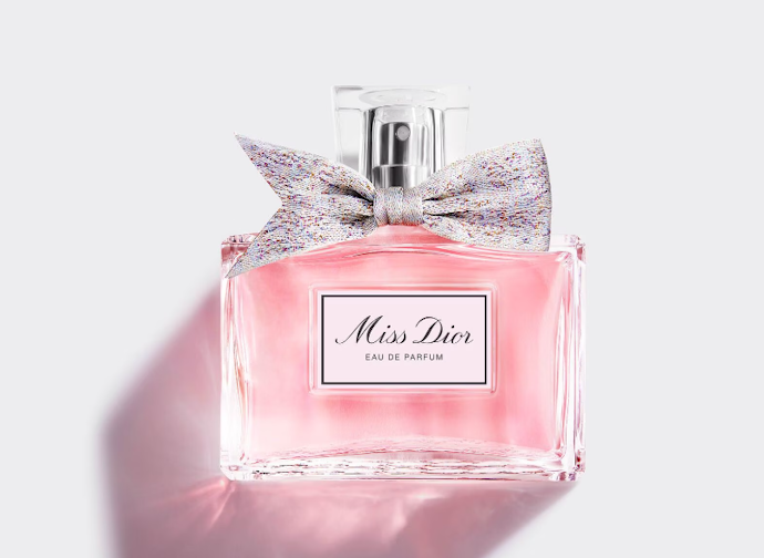 Untuk menonjolkan karakter wanita feminin, pilih Dior Women’s Fragrance, yakni J'adore, Miss Dior, Dior Addict, Hypnotic Poison