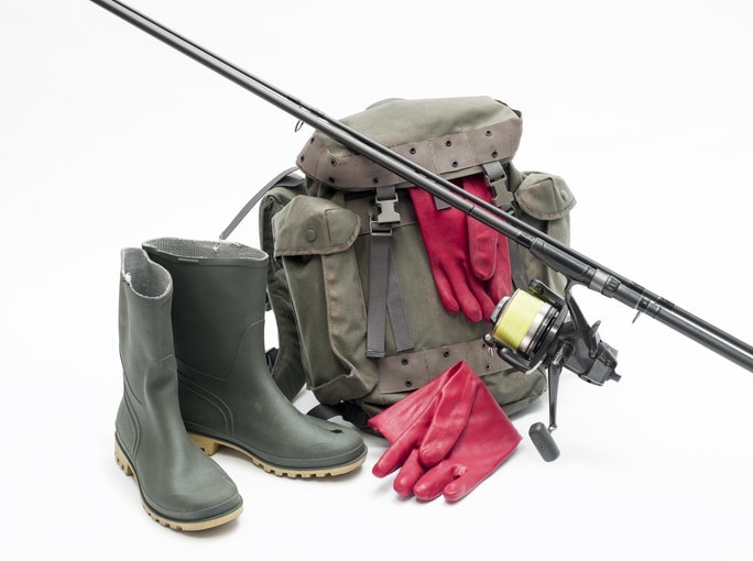 Pilih tas pancing ransel dengan kompartemen khusus untuk menyimpan tali pancing atau peralatan mancing lainnya