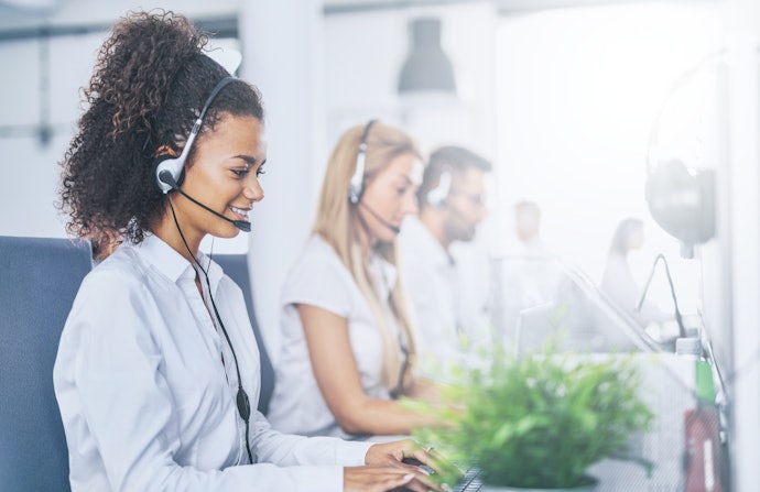 Software Accounting 8 Pilih software akuntansi dengan customer support yang memadai