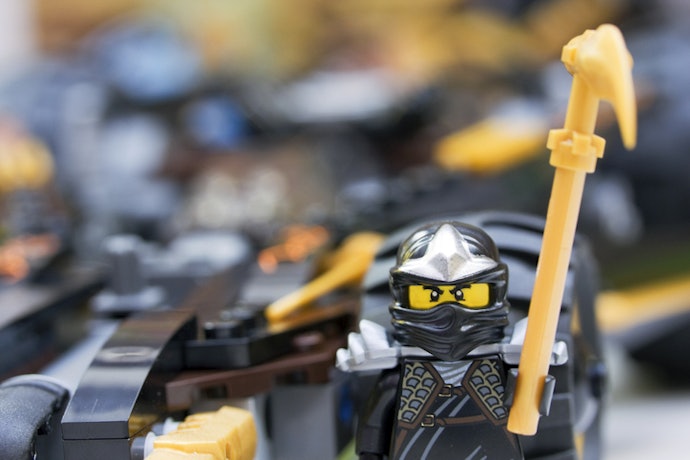 Periksa minifigures yang terdapat dalam set