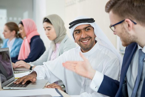 Pertimbangkan juga kamus bahasa Arab sehari-hari jika Anda mau memperlancar percakapan