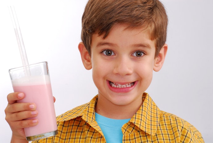 Ingin mencegah stunting? Berikan susu formula rasa strawberry khusus pertumbuhan dan penambah berat badan