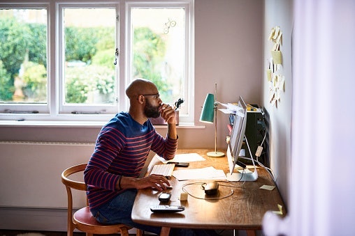 Jika ingin jam kerja yang fleksibel, cari aplikasi dengan lowongan kerja part time atau freelance