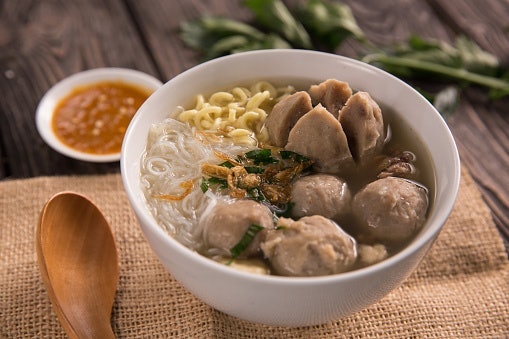 Untuk rasa autentik, coba restoran dengan makanan khas Malang, seperti bakso Malang, cwie mie, dan lainnya