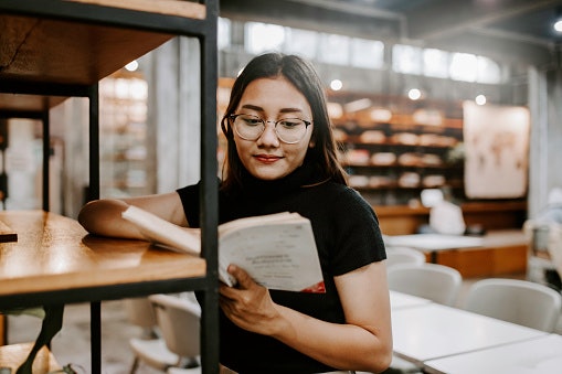 Untuk pilihan lain, pertimbangkan juga novel chicklit terjemahan yang tak kalah seru
