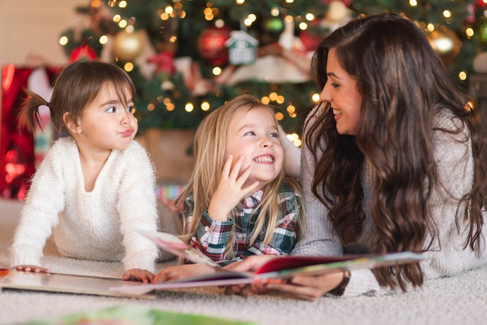 Sesuaikan buku dengan umur penerima kado Natal