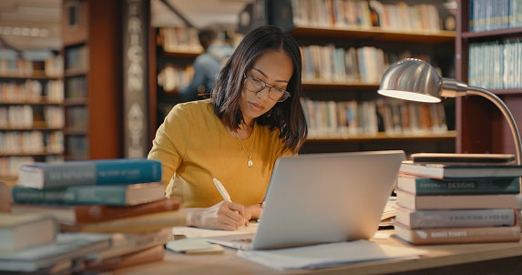 Bila Anda mahasiswa, cari buku bisnis internasional atau buku bisnis syariah yang sesuai untuk referensi pendidikan