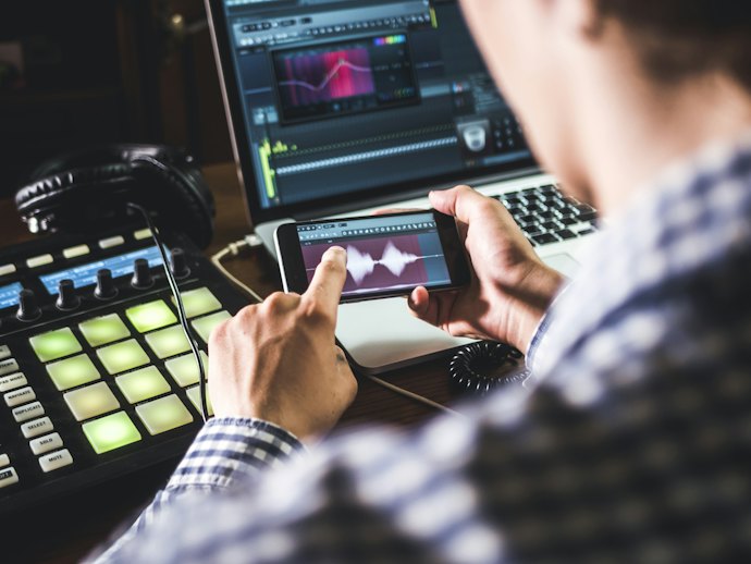 Sesuaikanlah kompatibilitas software recording dengan laptop ataupun PC