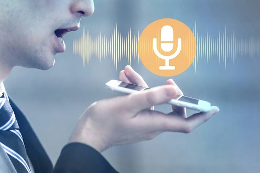 Jika Anda sering melakukan percakapan langsung dengan penutur asli, pilih aplikasi dengan input suara