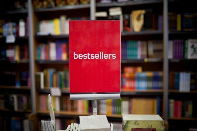 Pilih novel dengan label best seller