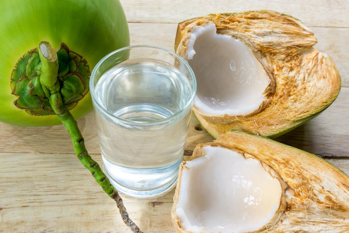 Utamakan air kelapa hijau dan kelapa muda