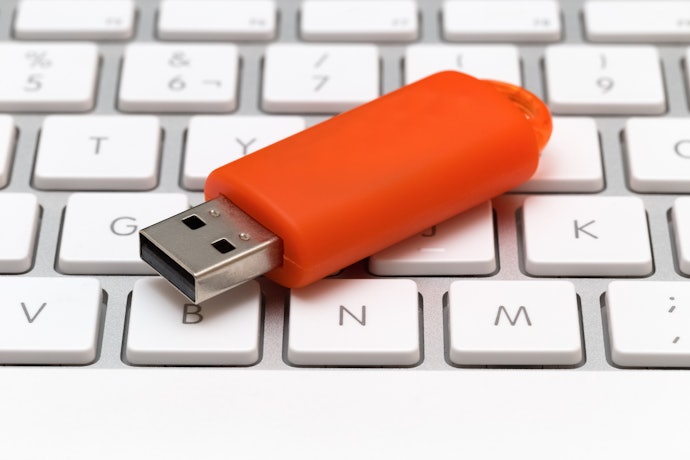 Untuk memindah file video, prioritaskan kecepatan USB 3.2 yang kencang