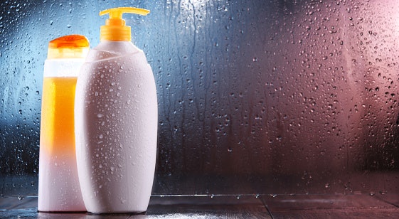 Agar lebih praktis saat travelling, pilih produk 2 in 1 hair and body wash yang bisa digunakan juga sebagai shampo