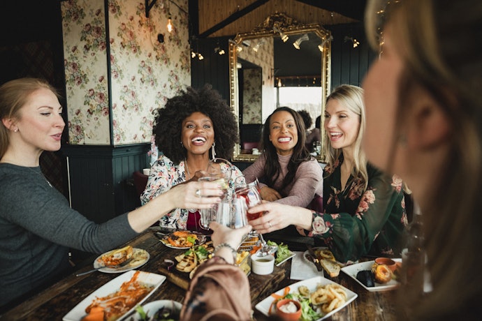 Untuk hang out bareng teman, cari restoran yang hits dan punya spot Instagrammable