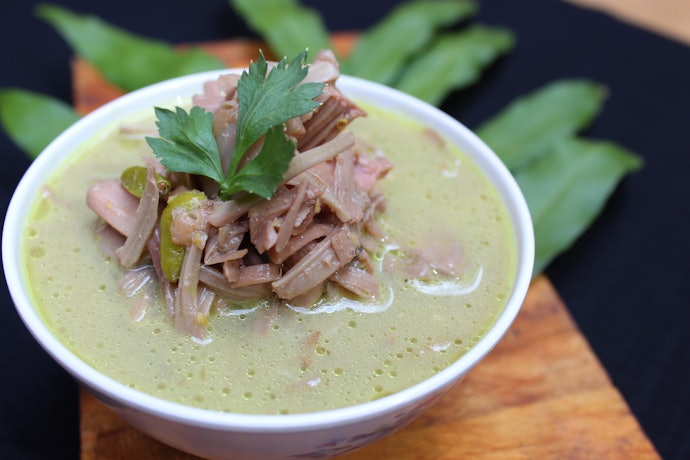 Cek beragam pilihan makanan kaleng Indonesia, seperti gudeg, rendang, sampai soto