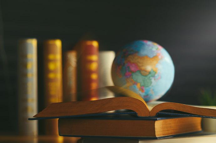 Perhatikan ukuran buku atlas