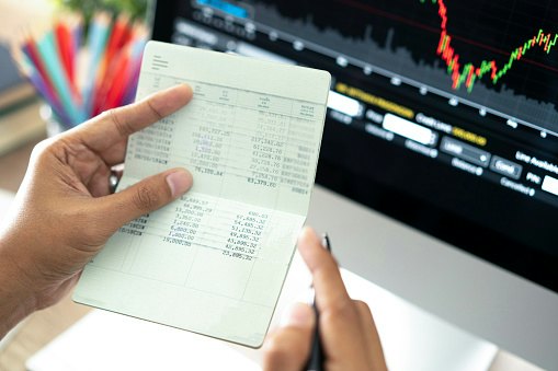 Pertimbangkan broker yang menerapkan rekening terpisah
