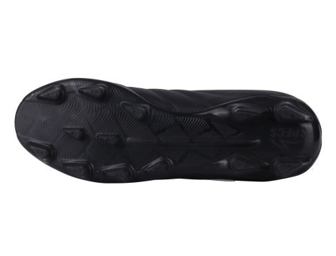 Perhatikan tipe stud sepatu bola Anda