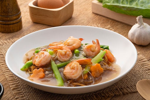 Untuk memasak soun goreng, bakso, atau soto, pilih soun dari pati kacang hijau