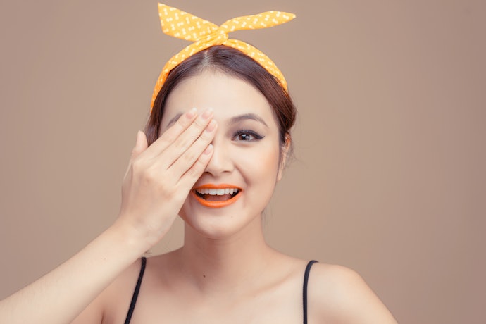 Mau bandana wanita kekinian? Cek bandana Korea yang lagi trend, seperti scarf panjang dan bandana kawat