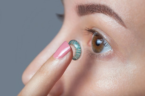 Untuk memberikan efek big eye, pertimbangkan softlens dengan diameter di atas 14 mm