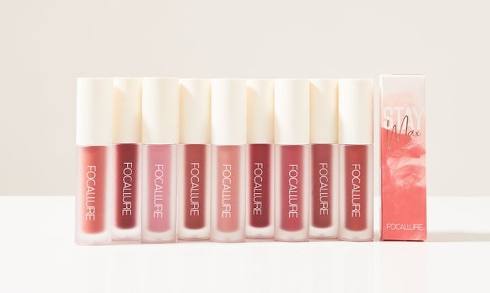 Lipstik cair: Lebih presisi berkat tambahan aplikator