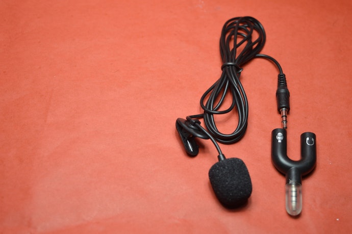 Microphone splitter: Bisa untuk berkomunikasi dan mendengarkan suara sekaligus