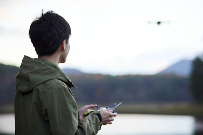 Remote control, memengaruhi pengendalian drone dan kamera