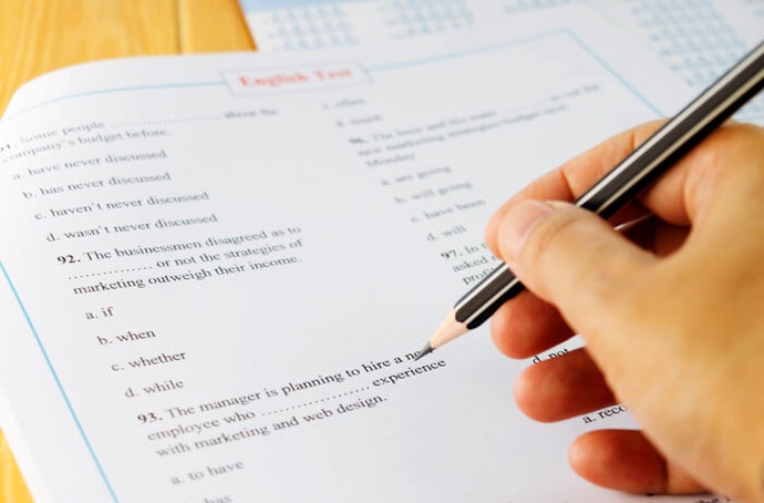 Soal ⇒ jawaban ⇒ kolom penjelasan: Efektif melatih kemampuan TOEIC