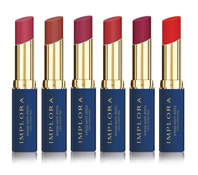 Implora Lipstick Intense Matte: Hasil akhirnya matte, tetapi tetap melembapkan