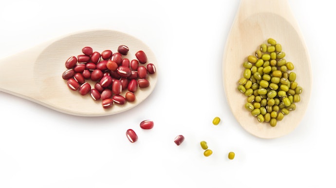 Untuk cita rasa tradisional, kacang hijau atau kumbu hitam