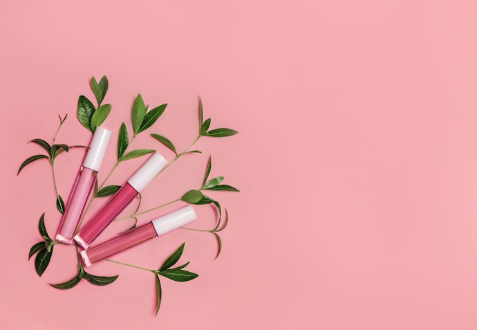 Cream-based lip tint, menawarkan pigmentasi warna yang lebih kuat