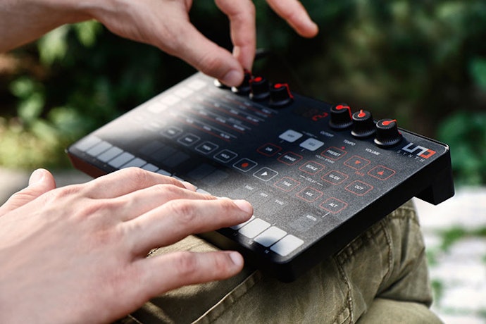 Analog synthesizer, lebih sederhana dan pas untuk pemula