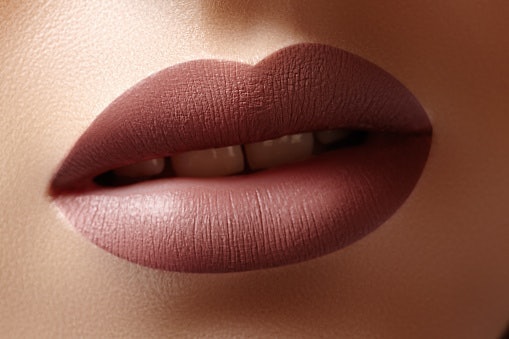Matte finish, paling populer dengan warna mencolok