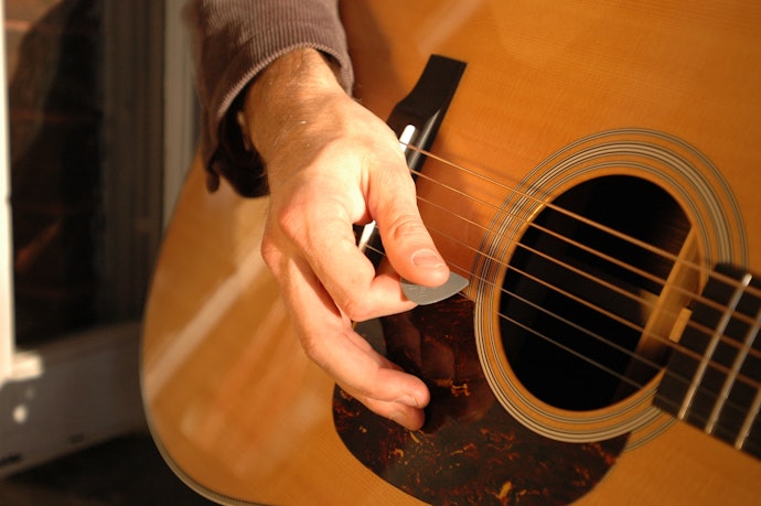 Thin (≤0,5 mm): Tidak lelah saat bermain gitar dalam waktu lama