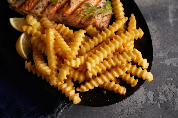 Crinkle cut: Bentuknya bergerigi, biasa disajikan dengan steak