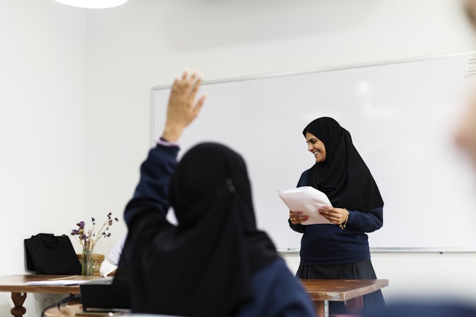 Tema lainnya yang juga tak kalah menarik