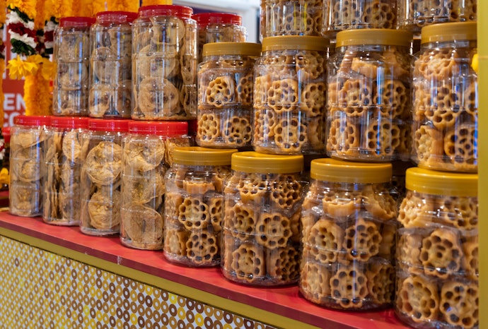 Snack dengan wadah, lebih praktis untuk disajikan
