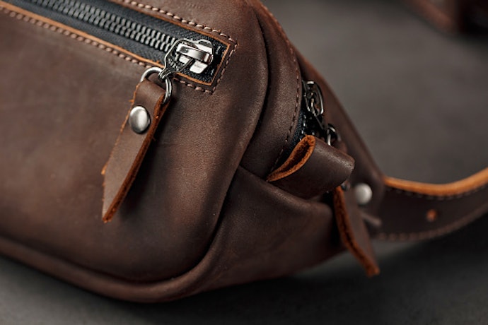 9 Rekomendasi Brand Waist Bag Berkualitas untuk Pria