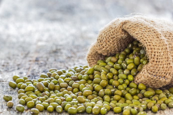 Kacang hijau, teksturnya cruncy dalam tiap gigitan!